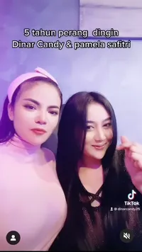 5 tahun Perang Dingin, 8 Potret Pamela Safitri dan Dinar Candy yang Sudah Saling Memaafkan - Posisi Tangan Bikin Salfok