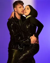 6 Foto Pemotretan Terbaru Irish Bella dan Ammar Zoni, Kompak 'Rock and Roll' Pakai Baju Serba Hitam - Mesra Berbagi Pose Saling Goda