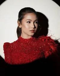 6 Foto Sandrinna Michelle Bintang 'DARI JENDELA SMP' dalam Pemotretan Terbaru, Cantik dan Dewasa Abis - Banjir Pujian dari Sesama Artis
