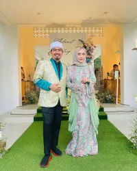 6 Potret April Jasmine Hadiri Lamaran Lesti dan Rizky Billar, Pakai Dress Bunga-bunga Cantik - Banjir Pujian