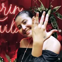 6 Potret Awkarin Dilamar Gangga di Depan Teman-Temannya, Romantis Abis Diiringi Lagu Glenn Fredly - Berkali-Kali Tanya 'Ini Bercanda?'