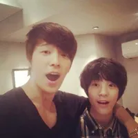 6 Potret Kebersamaan Lee Donghae Super Junior dan Jeno NCT, Dibilang Mirip Bak Ayah dan Anak