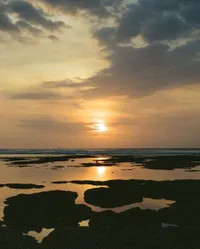 6 Potret Liburan Shaloom Putri Wulan Guritno di Bali, Santai Berbikini - Pamer Abs Seketika Banjir Pujian