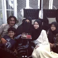 6 Potret Meriah Ulang Tahun Ummi Pipik yang ke-43, Penuh Syukur Rayakan Bersama Anak-anaknya di Rumah