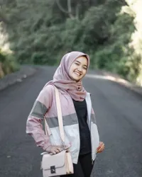 6 Potret Outfit Nabila LIDA di Luar Panggung, Siap Travelling Kapan Pun