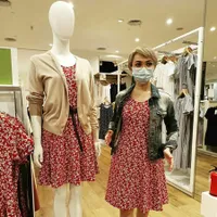 6 Potret Penampilan Terbaru Rina Nose yang Makin Kurus dan Berambut Super Pendek, Diwarnai Pirang Mirip Suzzanna - Bikin Pangling