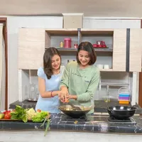 6 Potret Saat Lula dan Nana Masak Bareng dalam 'BUKU HARIAN SEORANG ISTRI', Akrab dan Hangat - Sister Goals Banget