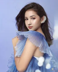 6 Potret Sandrinna Michelle Bintang 'DARI JENDELA SMP' dalam Pemotretan Terbaru, Cantik dan Anggun - Pancarkan Pesona Bidadari