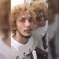 6 Potret Terbaru Norman Kamaru, Kini Tampil Beda Berambut Keriting Pirang
