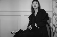 7 Foto Cantik Kim Go Eun Untuk Pemotretan Terbaru Vogue Korea, Poni Super Pendek Jadi Sorotan