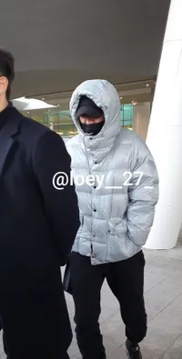 7 Foto Chanyeol EXO di Bandara Incheon Setelah Dari Bali, Langsung Pakai Jaket Tebal Akibat Perubahan Cuaca