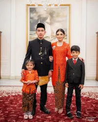 7 Foto Family Portrait Gibran Rakabuming Raka Sebagai Wakil Presiden RI di Istana, Si Cantik La Lembah Manah Jadi Sorotan 