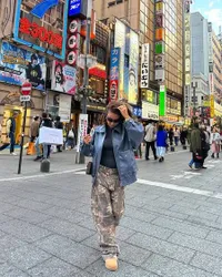 7 Foto Gaya Hot Mama Jennifer Coppen Saat Liburan Bareng Suami & Baby ke Jepang