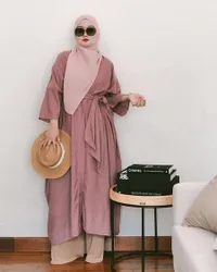 7 Foto Inspirasi Fashion Hijab Ramadan ala Dian Pelangi, Stylish dan Anggun Banget