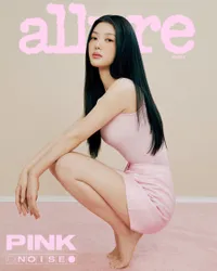7 Foto Kim Yoo Jung Pancarkan Visual Secantik Boneka di Pemotretan Terbaru