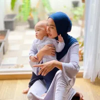 7 Foto Kompak Tika Bravani dan Jagoan Ciliknya, Si Kecil Tampan dan Menggemaskan