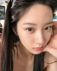 7 Foto Moon Ga Young dengan Visualnya yang Tetap Cantik Natural Saat Dandan Casual Sehari-Hari