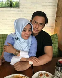 7 Foto Muzdalifah yang Makin Mesra dan Manja ke Fadel Islami, Beda Usia 15 Tahun Bukan Masalah