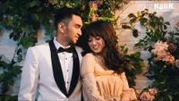 7 Foto Prewedding Chika Jessica dan Amec Haris, Pakai Outfit Mewah ala Drama Korea - Bak Sejoli Mesra di Taman
