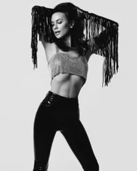 7 Foto Sophia Latjuba Tampil Fierce dan Seksi Dalam Pemotretan Terbaru, Pamer Killer Abs Bikin Lupa Kalau Sudah Berusia Setengah Abad