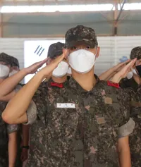 7 Foto Terbaru Lee Do Hyun yang Lagi Wamil, Ganteng Banget Pakai Seragam Tentara