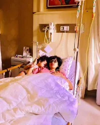 7 Foto Ussy Sulistiawaty di Rumah Sakit, Dipasang Masker Oksigen!