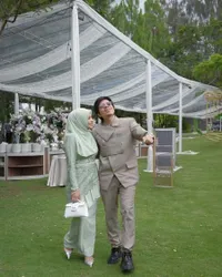 7 Gaya Aurel Hermansyah & Atta Halilintar Kondangan, Foto Berdua Saja Tanpa Anak Seakan Balik ke Masa Pacaran