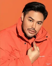 7 Gaya Ganteng Ivan Gunawan di Pemotretan Terbaru Setelah Berhasil Turunkan Berat Badan Hingga 30 Kg