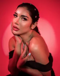 7 Gaya Hot Millen Cyrus di Photoshoot Terbaru, Tetap Percaya Diri Meski Tubuhnya Makin Berisi