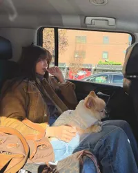 7 Gaya Sabrina Chairunnisa di Luar Negeri, Cocok Jadi Referensi Outfit Liburan