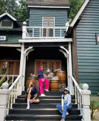 7 Gaya Zaskia Adya Mecca Saat Main ke Dufan, Masih Cocok Jadi Anak SMA - Nggak Kelihatan Ibu-Ibu Anak 5