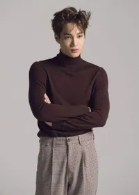 7 Idol Tampan yang Makin Menawan dengan Turtleneck