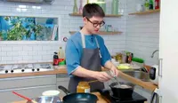 7 K-Pop Idol Ini Tak Hanya Kece Namun Juga Jago Masak, Jin BTS - Yoona SNSD