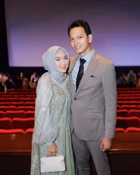 7 Momen Fedi Nuril dan Istri Tercinta di Premier Film, Gak Kalah Cantik dari Penampilan Artis Lainnya