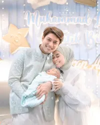 7 Pasangan Seleb Rayakan Lebaran Pertama Sebagai Orang Tua, Penuh Kebahagiaan Dikaruniai Buah Hati