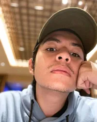 7 Penampilan Baru Angga Yunanda Sekarang, Makin Manly dengan Kumis dan Jenggot Tipis-Tipis