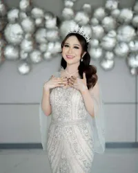 7 Poret Mayang Lucyana Tampil Anggun Pakai Baju Pengantin, Karismanya Langsung Berubah Saat Pegang Gitar Elektrik