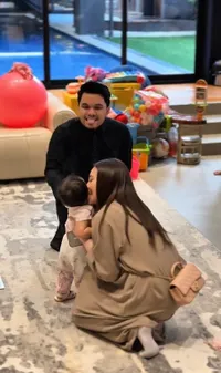 7 Potret Aaliyah dan Thariq Halilintar Buka Puasa Pertama di Rumah Atta & Aurel, Seru Main Bareng Keponakan