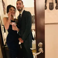 7 Potret Adinda Bakrie Bareng Pacarnya yang Berkewarganegaraan Asing, Romantis!