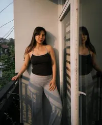 7 Potret Adinda Thomas Perlihatkan Baby Bump di Kehamilan Pertama, Mulai Terlihat Keibuan