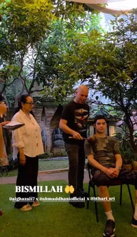 7 Potret Al Ghazali Latihan Siraman dengan Ahmad Dhani, Ekspresi Wajahnya Jadi Sorotan