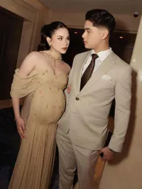 7 Potret Alyssa Daguise di Resepsi Pernikahan Syifa Hadju, Anggun Kenakan Kalung Rp700 Juta