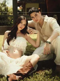 7 Potret Alyssa Daguise Maternity Photoshoot Bareng Al Ghazali, Dari Berdua Jadi Bertiga
