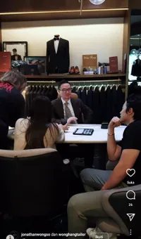 7 Potret Amanda Rawles dan Adriel Susanteo Fitting Baju Bareng, Ramai Diduga Akan Segera Menikah - Tahun Lalu Dilamar di Danau Como Italia