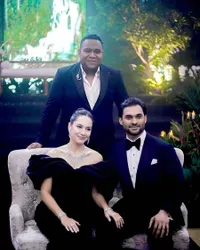 7 Potret Andmesh Kamaleng Jadi Wedding Singer di Resepsi Pevita Pearce, Salfok Tampilan Mempelai Elegan Banget