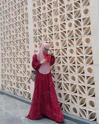 7 Potret Angel Lelga Merayakan Imlek Bareng Keluarga, Cantik Berhijab Sebut Dirinya 'Cina Halal'
