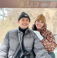 7 Potret Angga Wijaya Liburan ke Luar Negeri Bareng Calon Istri, Makin Mesra Jelang Menikah