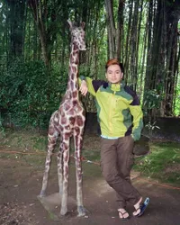 7 Potret Angga Yunanda Berpose dengan Rambut Pirangnya, Netizen: Emang Boleh Sejamet Itu?