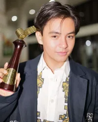 7 Potret Angga Yunanda Raih Penghargaan 'Pemeran Utama Pria Terpuji' di Festival Film Bandung 2024, Banjir Ucapan Selamat