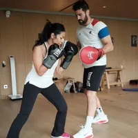 7 Potret Anggun Latihan Kick Boxing Demi Tampil Tangguh di Serial Reacher Season 4, Pelatihnya Gak Main-Main 